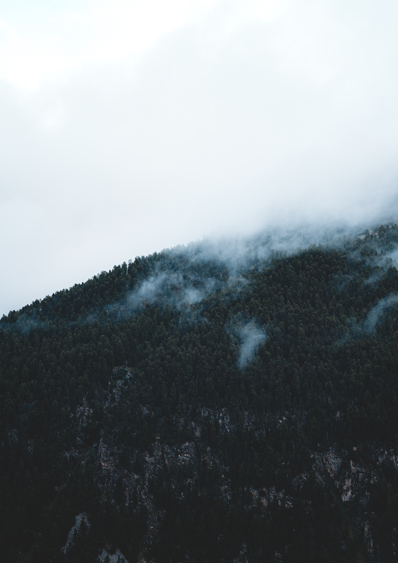 Berg mit Nebel
