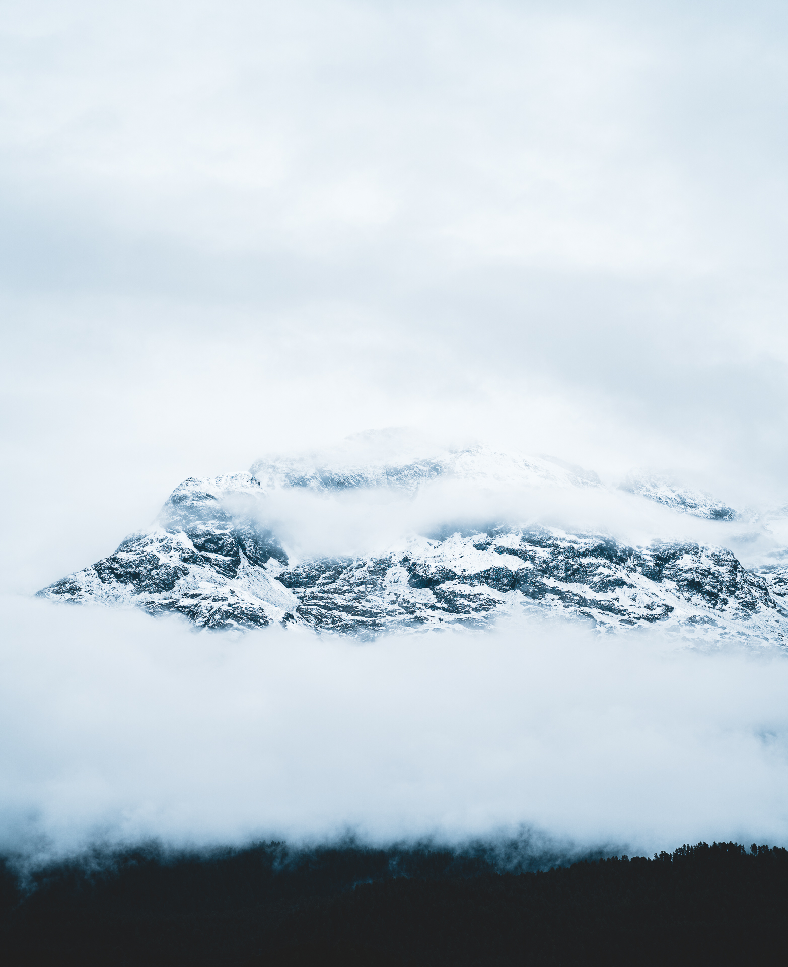 Berg mit Nebel